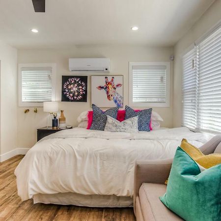 Long Beach Studio Suites Bagian luar foto