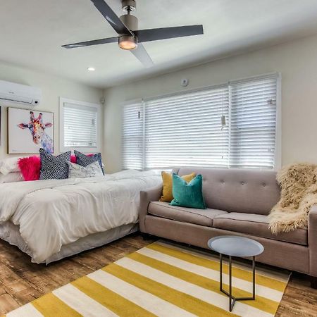 Long Beach Studio Suites Bagian luar foto