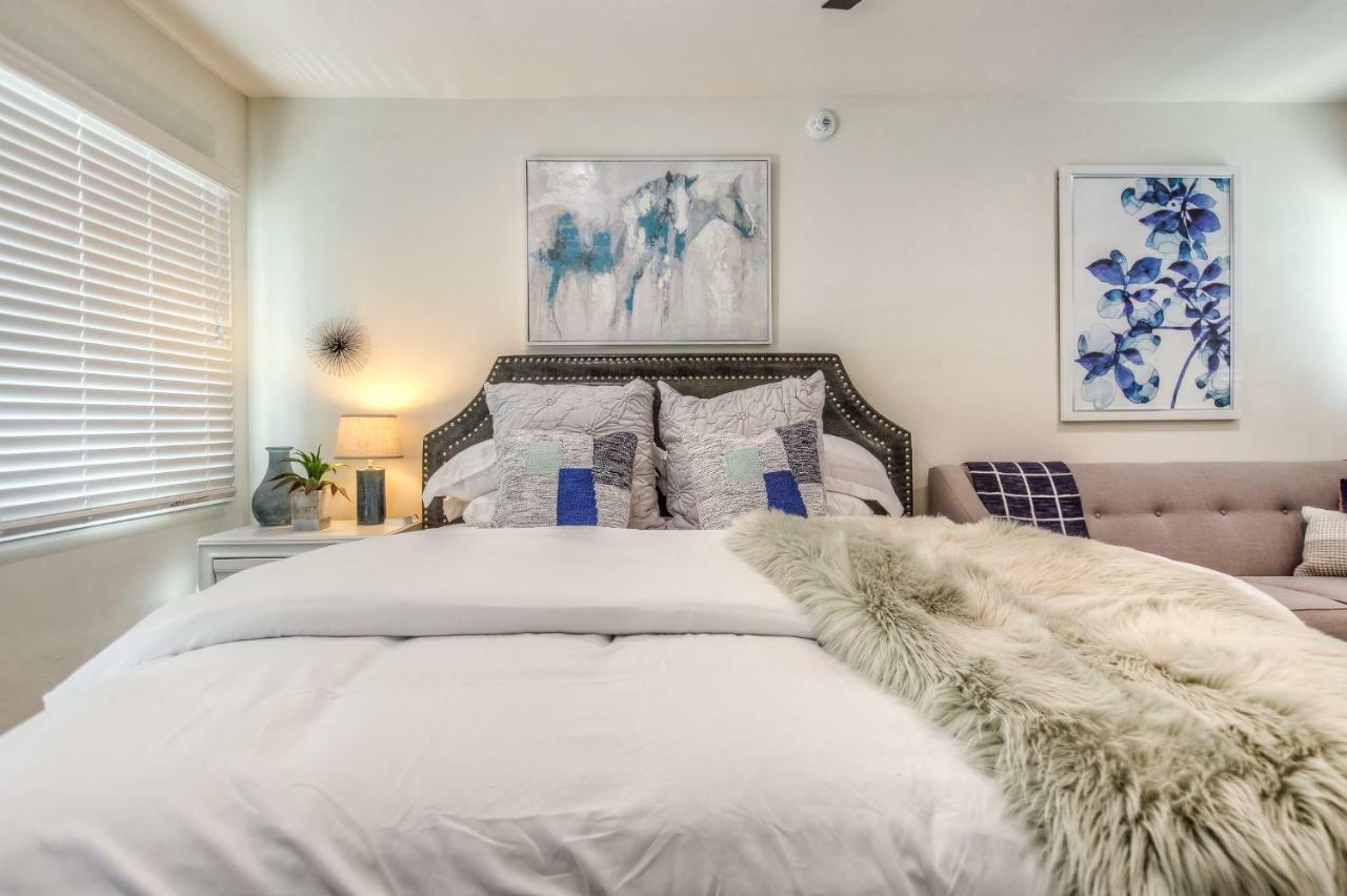Long Beach Studio Suites Bagian luar foto