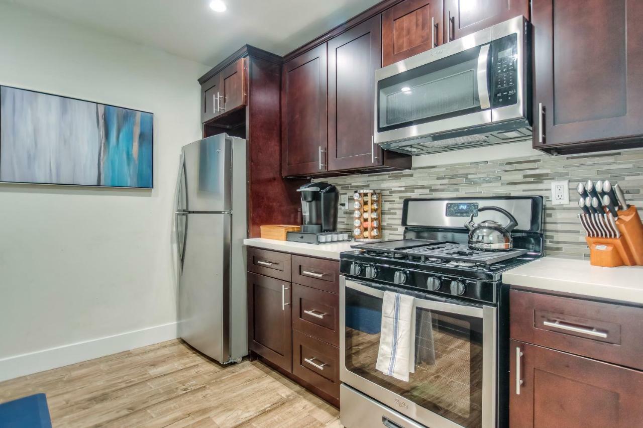 Long Beach Studio Suites Bagian luar foto